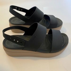 Crocs Brooklyn Low Wedge Platform Black/mushroom 9